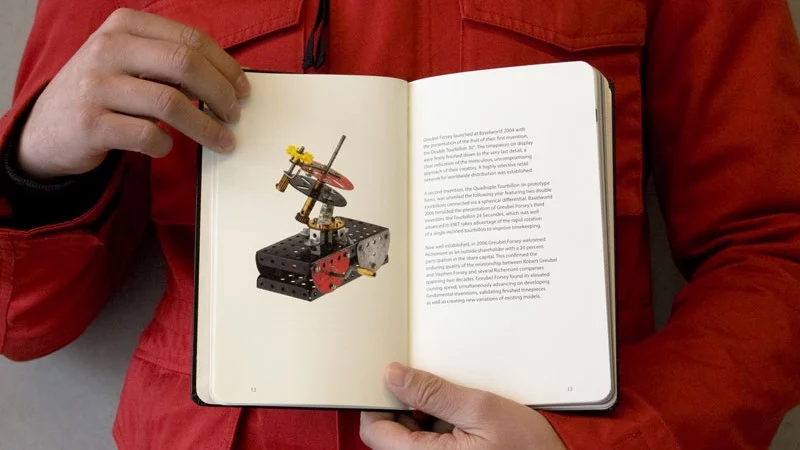 Double page du catalogue avec une invention horlogère